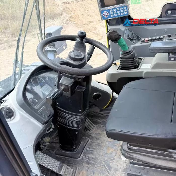 Máy xúc lật bánh lốp XCMG LW500KV cũ