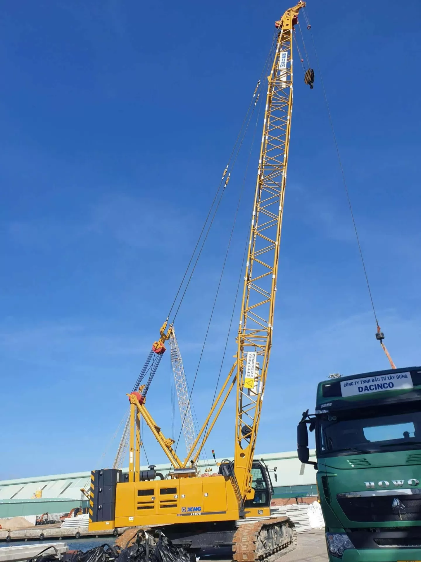 Cần cẩu bánh xích XCMG XLC150