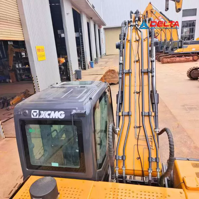 Máy xúc đào bánh xích XCMG XE200DA